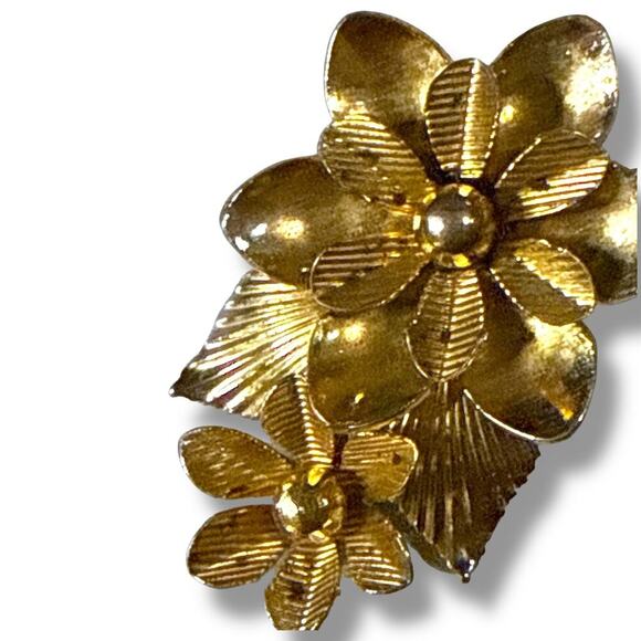 Vintage Coro Earrings Womens Gold Tone Flowers and Leaves Clip On READ - Picture 5 of 5